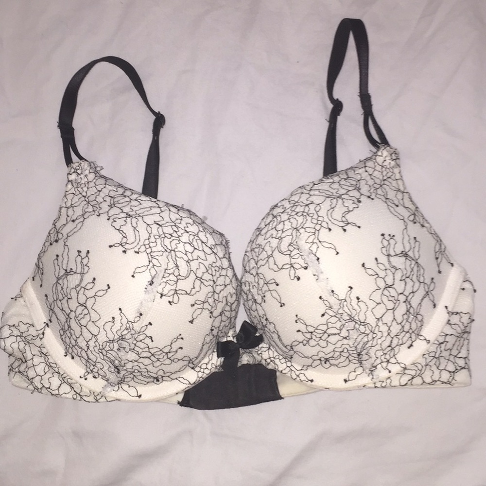 Victoria Secrete Bombshell Bra